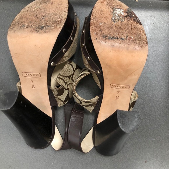 Coach Darcey Heels with Vintage Wristlet - Picture 13 of 17